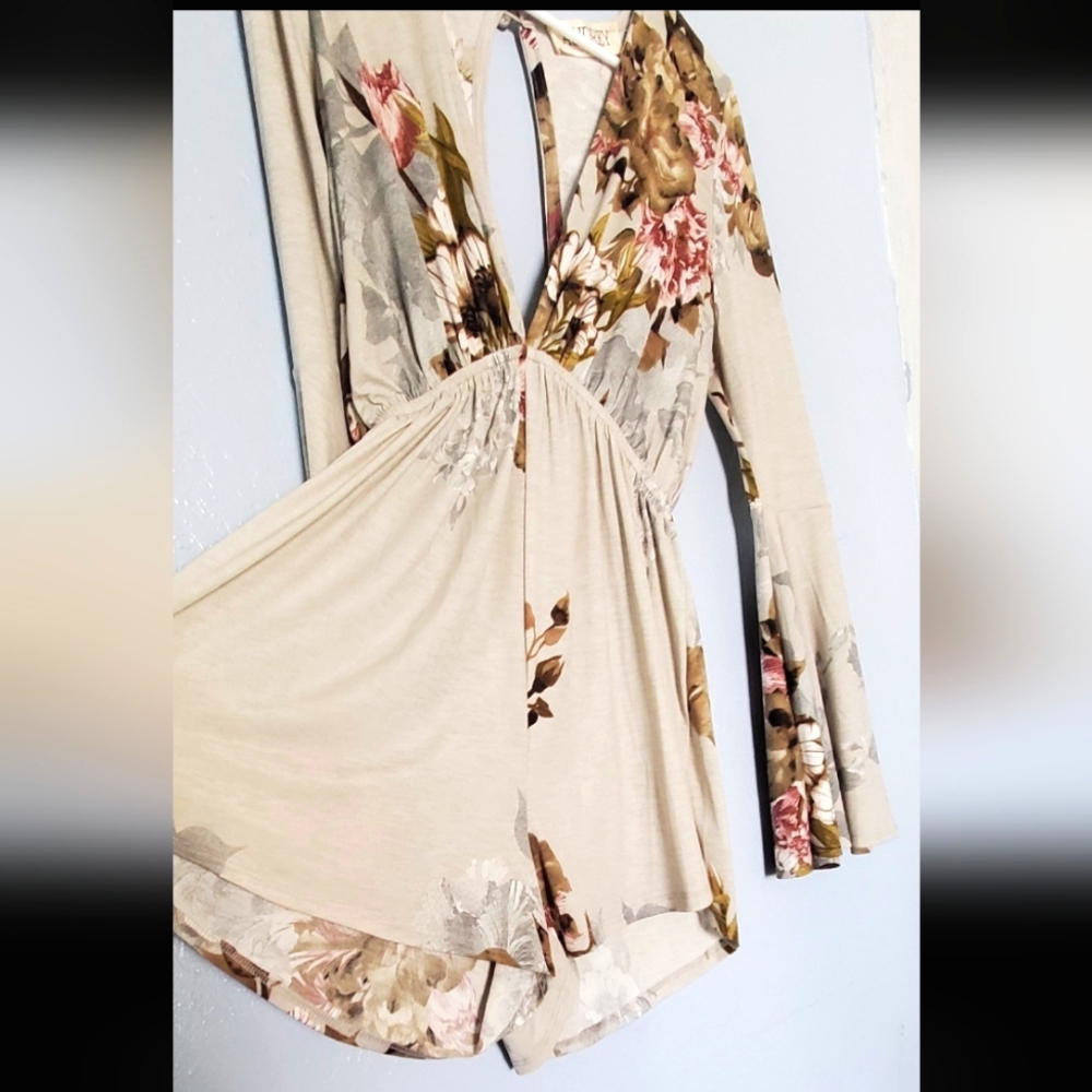 Romper - Picture 2 of 4